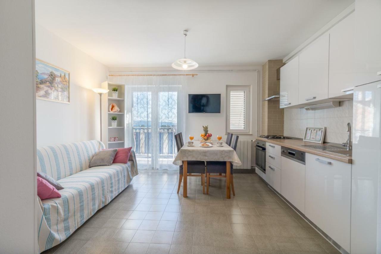 Apartment La Mare Stobrec Bagian luar foto
