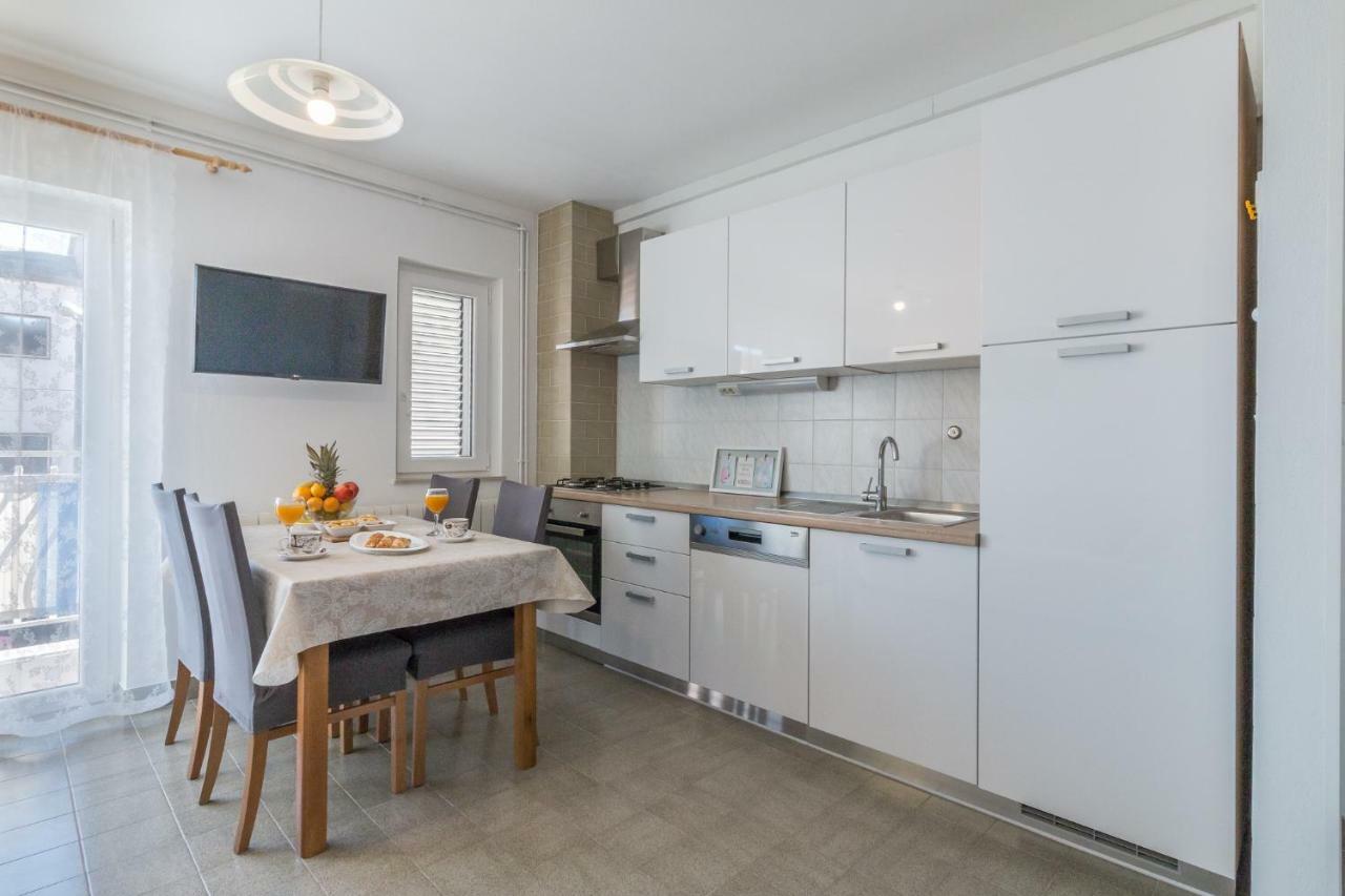 Apartment La Mare Stobrec Bagian luar foto